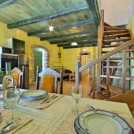 Handsome Stone Holiday Home With Swimming Pool In Tinjan *