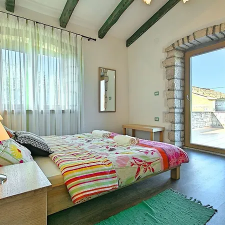 Handsome Stone Holiday Home With Swimming Pool In Tinjan * Tinjan