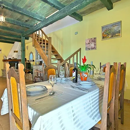 Handsome Stone Holiday Home With Swimming Pool In Tinjan