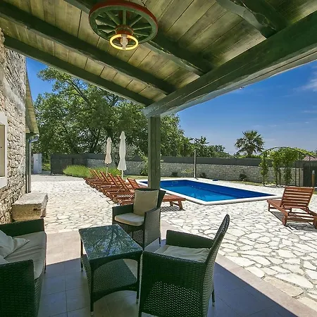 Handsome Stone Holiday Home With Swimming Pool In Tinjan *